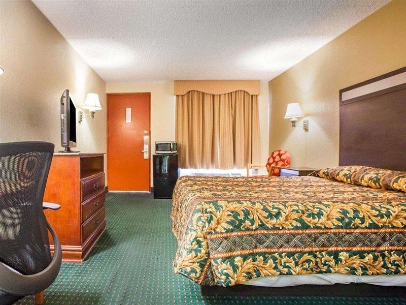 Rodeway Inn Mount Laurel Hwy 73 Екстер'єр фото