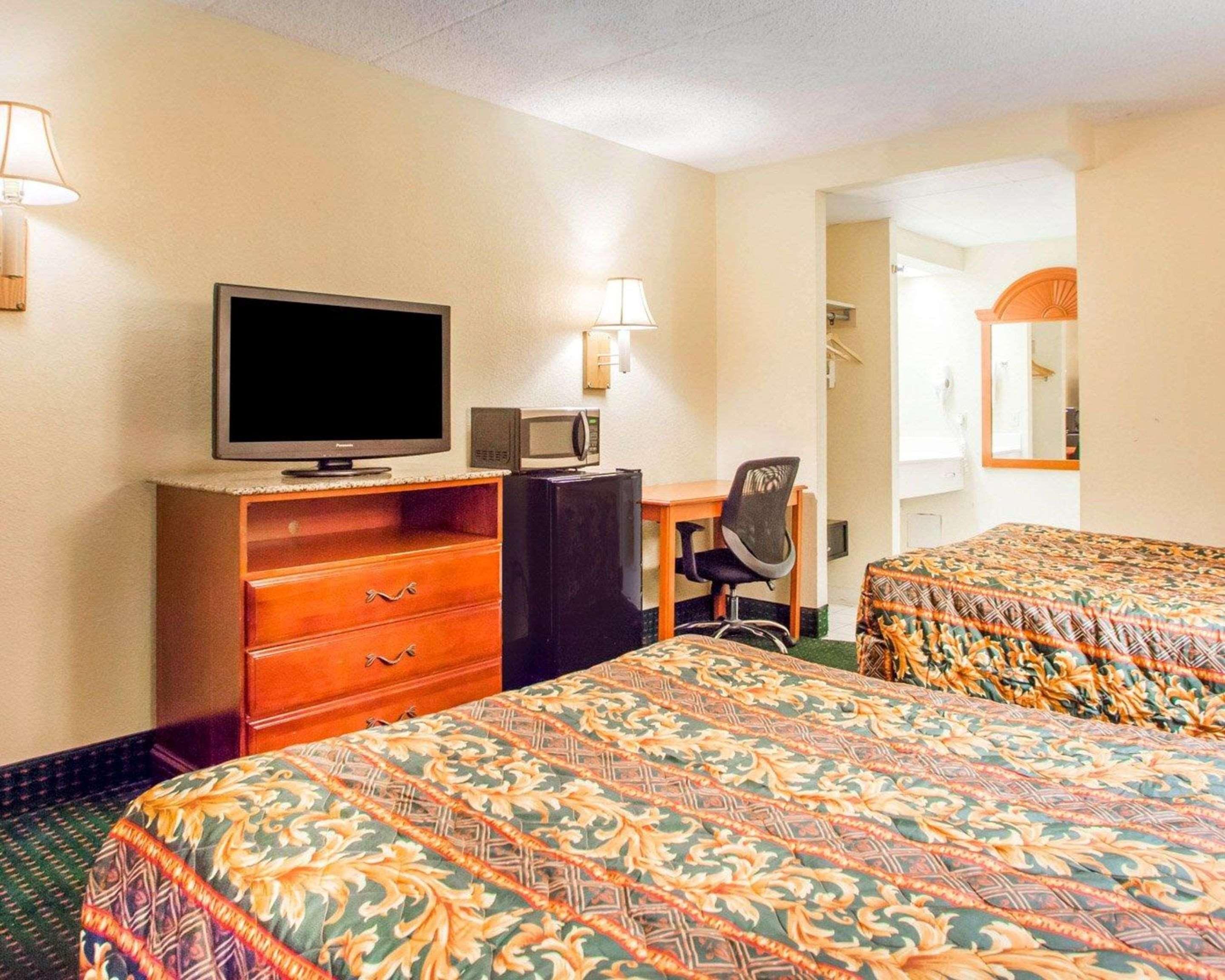 Rodeway Inn Mount Laurel Hwy 73 Екстер'єр фото