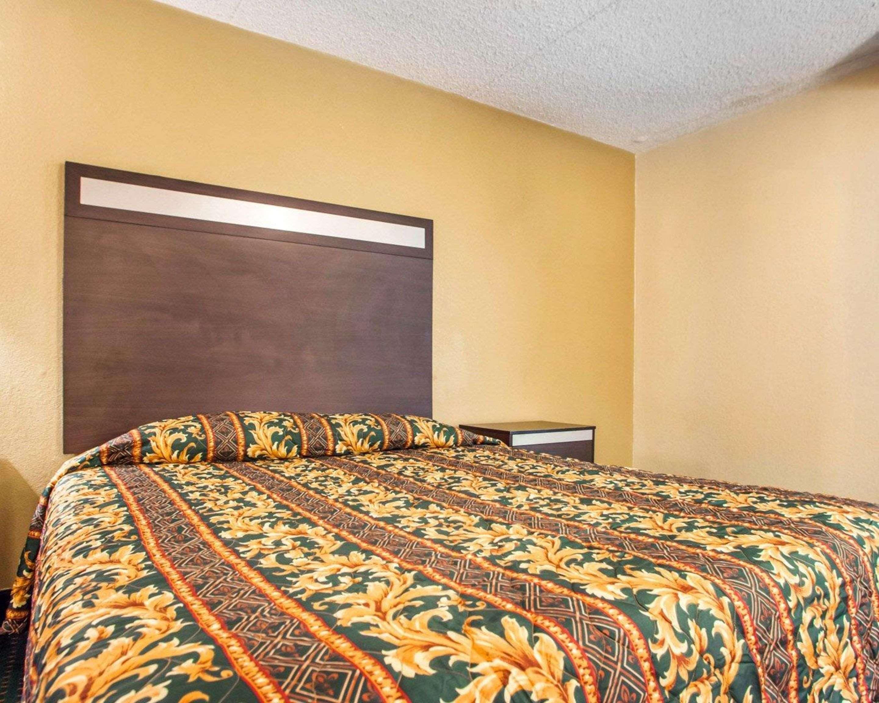 Rodeway Inn Mount Laurel Hwy 73 Екстер'єр фото
