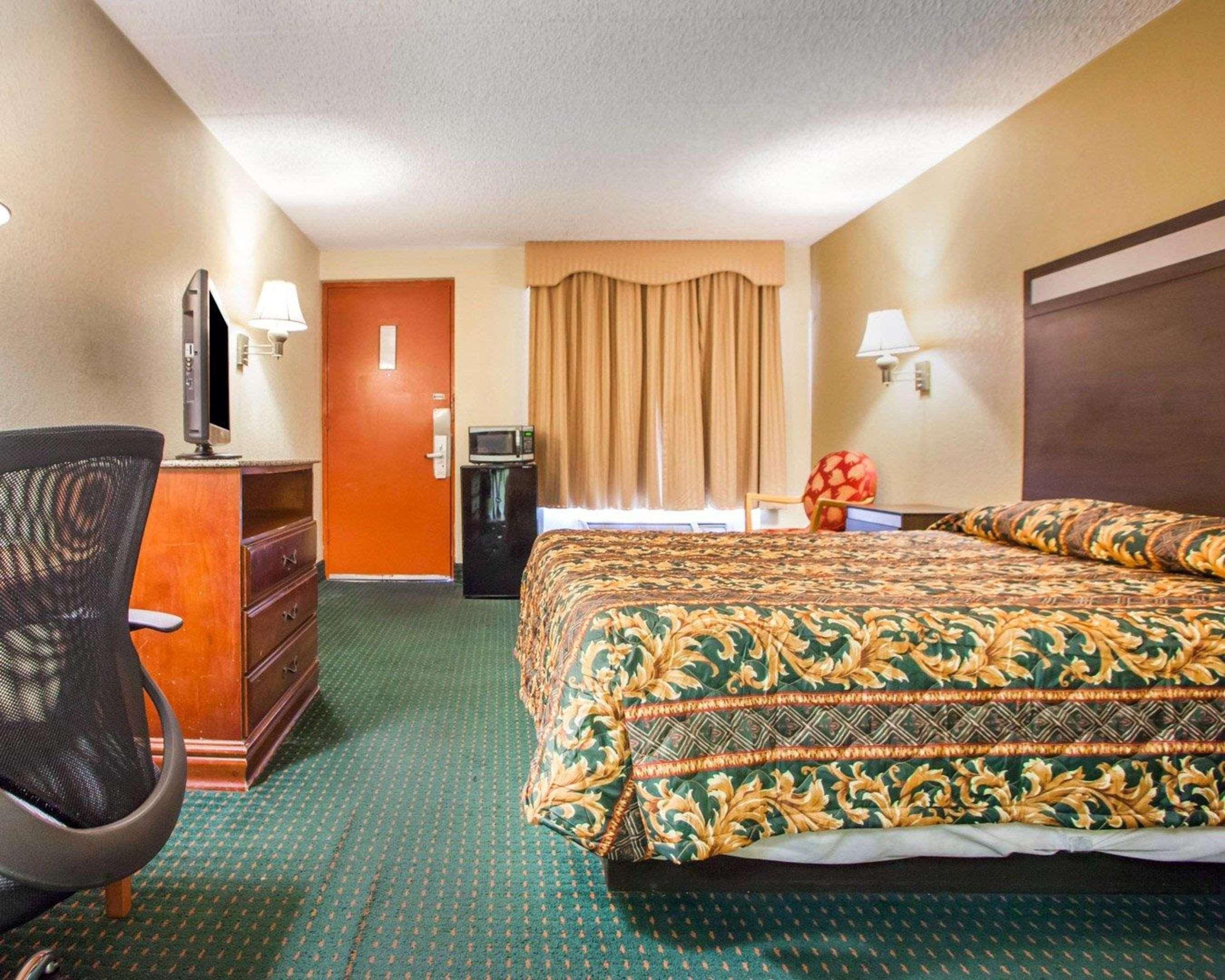 Rodeway Inn Mount Laurel Hwy 73 Екстер'єр фото