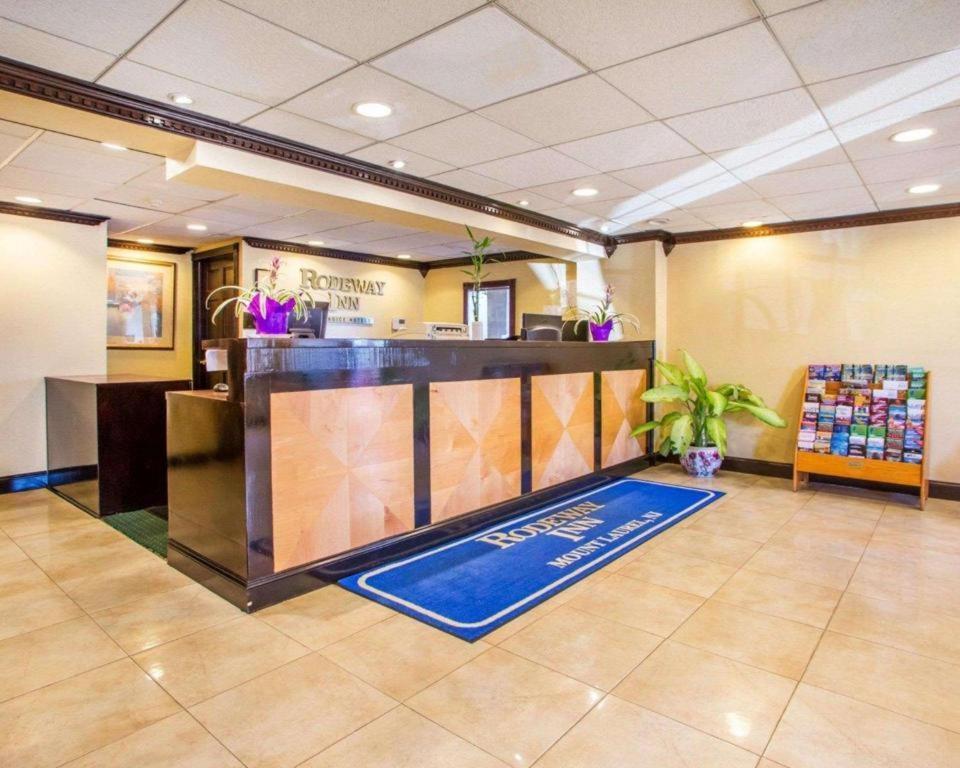 Rodeway Inn Mount Laurel Hwy 73 Екстер'єр фото