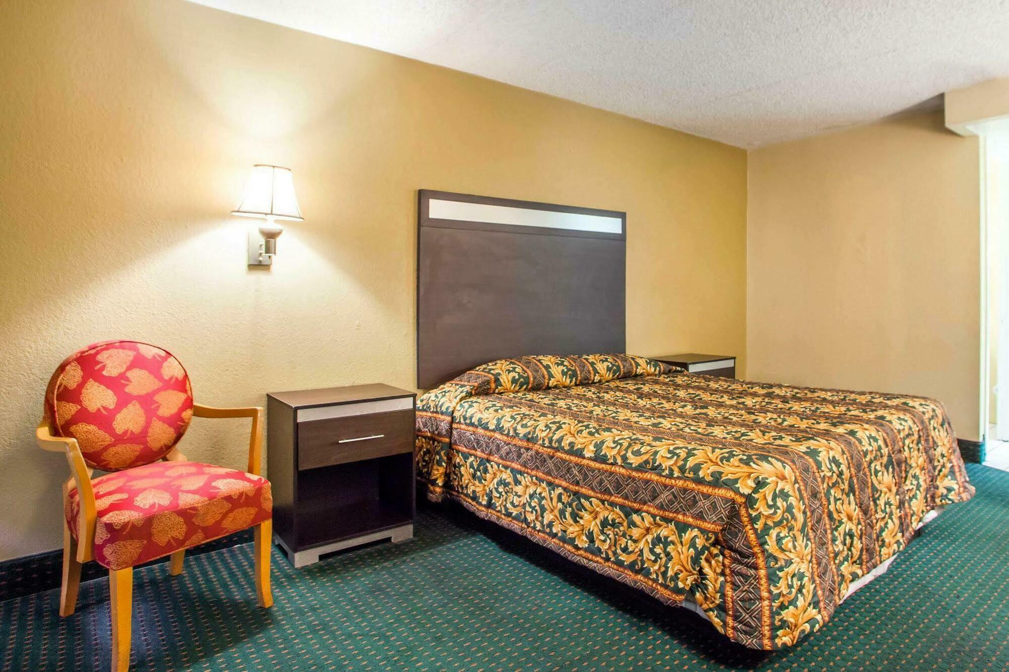 Rodeway Inn Mount Laurel Hwy 73 Екстер'єр фото